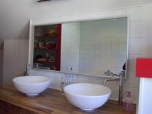 Badkamerspiegel boven lavabo's